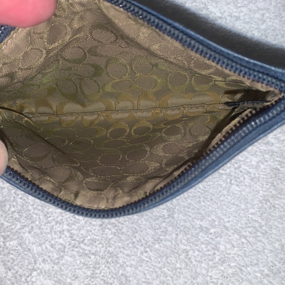 Vintage Coach Wristlet Blue. Some wear as seen in pics - Picture 5 of 7